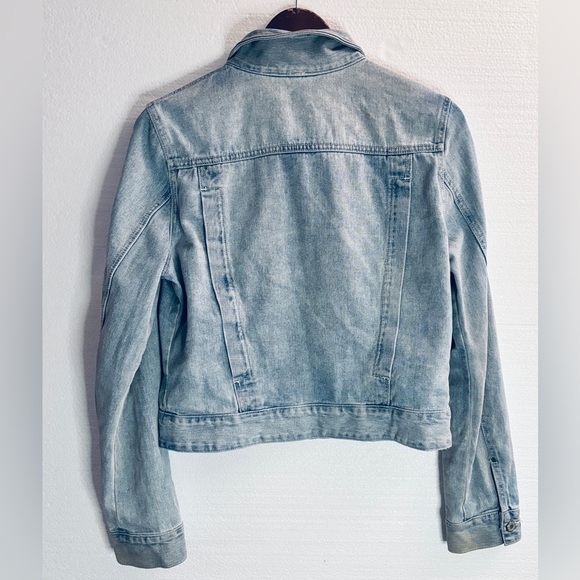 Free People We The Free Distressed Denim Jacket in Light Wash Size Medium - Picture 4 of 6